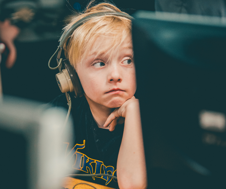 young-boy-computer